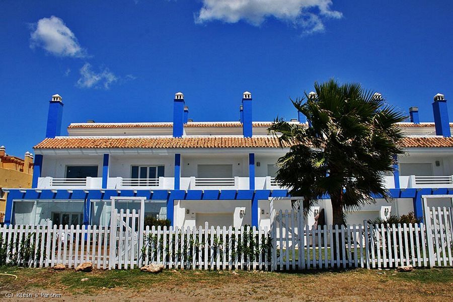 Primera línea de Playa. Casa adosada en Estepona