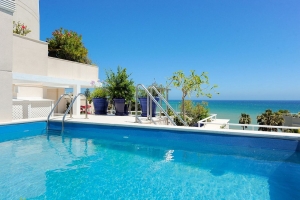 Frontline Beach Penthouse in Los Granados Playa