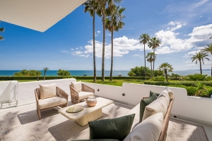 Beachfront Ground Floor Apartment at Alcazaba Beach
