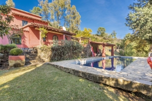 Villa on a large plot of land Finca El Pilar in Benahavís