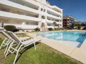 Frontline Beach Apartment La Herradura in Puerto Banus