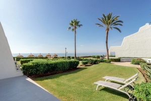 Renovated Beachfront Townhouse at Coral Beach
