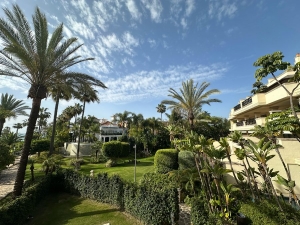 Duplex Apartment for rent in Laguna de Banús