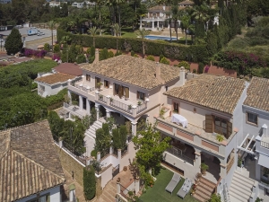 Semi-detached Townhouse on the Golden Mile
