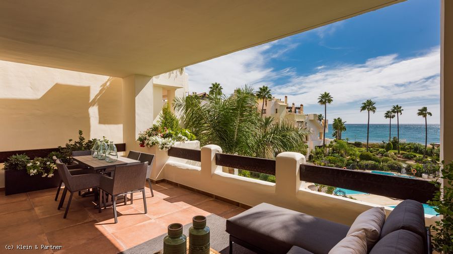 Apartment with sea views in Urb. Bahia del Velerin New Golden Mile