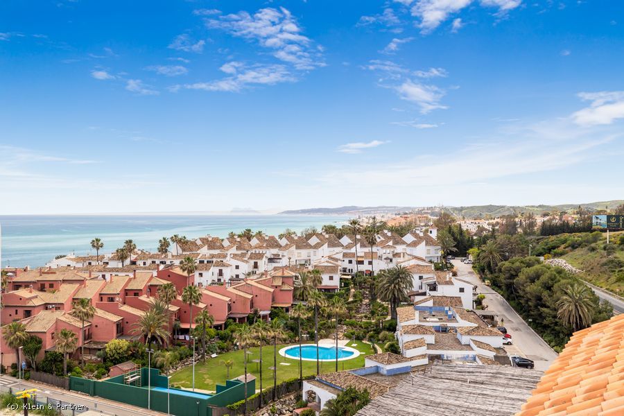 Fully Renovated Front Line Beach Duplex Penthouse in Bahia de Estepona