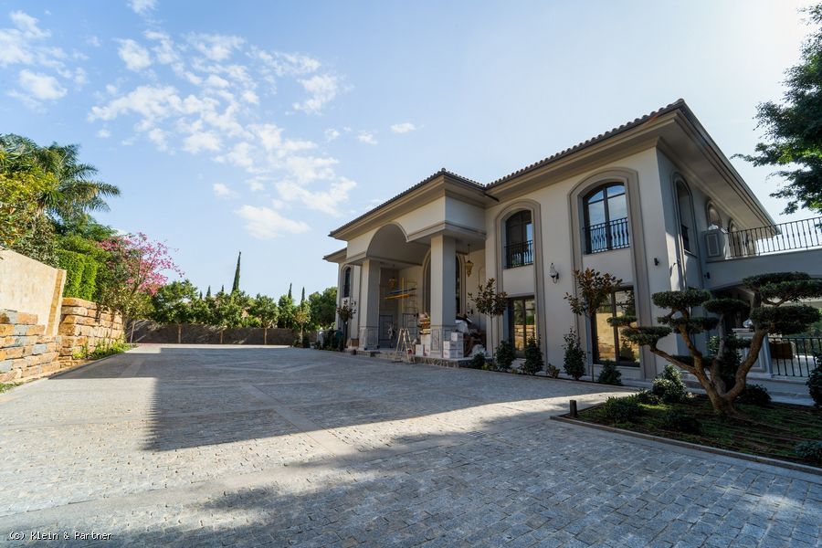Villa Serenity Mansion in Sierra Blanca