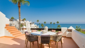 Beachfront Penthouse in Bahía del Velerín